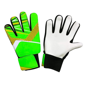 Gants de gardien de but professionnels hybrides avec latex de 4 mm, logo personnalisé, parfaits pour le football et le futsal, fabriqués au Pakistan - Product Image 4