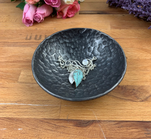 Venta al por mayor de estilo coreano negro antiguo cargadores cuencos de acero inoxidable de metal para servir plato de cena para fiestas de boda - Product Image 3