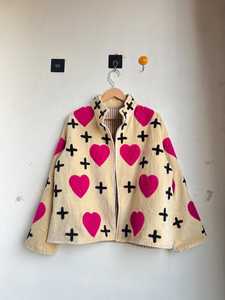 Chaqueta Suzani para mujer súper cómoda y agradablemente cálida con bordado de corazón y cruz, estilo bohemio, abrigo de invierno para damas. - Product Image 4
