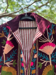Chaqueta corta de invierno para mujer, de terciopelo, bordada a mano |   Abrigo Informal de Diseñador sin Cierre - Product Image 3