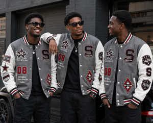 เสื้อแจ็คเก็ตเบสบอลแบบ Varsity Letterman สีเทาขาวสำหรับผู้ชาย พร้อมป้ายปักแบบ OEM ODM - Product Image 5
