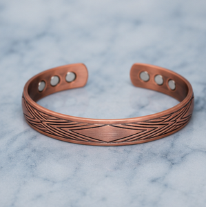 Brazalete de Cobre Sólido con Diseño de Flecha Hecho a Mano, con Imanes, Joyería Metálica Moderna, Diseño Exquisito en Relieve - Product Image 5