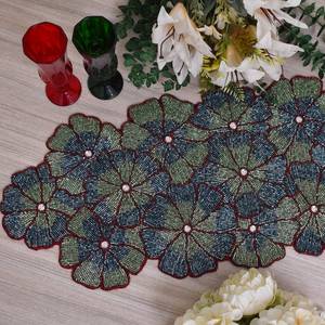 Chemin de table perlé fait main pour mariage – Décoration florale blanche et dorée - Product Image 3