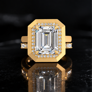 แหวนหมั้นและแต่งงานทรงเหลี่ยมประดับเพชรโมอิสซาไนต์ทรงเอเมอรัลด์คัท ทองคำขาว 14K ดีไซน์วินเทจทันสมัยสำหรับผู้หญิง - Product Image 3