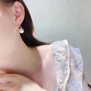 Pendientes Colgantes de Plata de Ley 925 con Textura de Oro K, Comparables a las Perlas Blancas Australianas, Redondas, Impecables, de 12-11 mm - Product Image 3