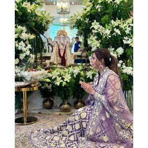 ชุดเดรส Anarkali สำหรับผู้หญิง ดีไซน์เนอร์ออกแบบ พร้อมผ้าคลุมไหล่แฟนซี สำหรับงานปาร์ตี้ - Product Image 1
