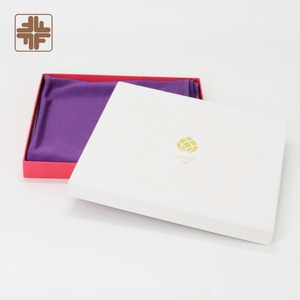 Hiyab de Jersey Absorbente de Humedad Listo para Enviar con Pedrería, Tela de Satén Sólido de Poliéster y Embalaje en Caja - Product Image 2