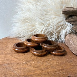 Anneau de serviette de table en bois fait main, écologique, de luxe, décoratif, pour la mise en place de la table, accessoires d'hôtel par Tradebyd - Product Image 1