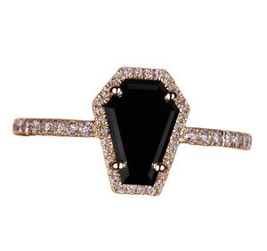 Bague en diamant Moissanite noire taillée dans un cercueil Belle bague de fiançailles personnalisée et autres bijoux en diamant - Product Image 1
