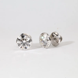 Aretes de Diamante Cultivado en Laboratorio, Corte Redondo, Oro Sólido de 14K, Diseño Solitario, Minimalista, Ecológico, Regalo Ético y Atemporal - Product Image 4