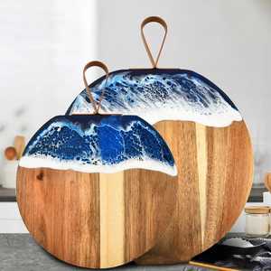 Planche à découper carrée en bois d'acacia avec résine époxy bleue, épaisseur 2,0 cm, résistante au lave-vaisselle, plateau de service pour charcuterie et fromages, bloc à découper - Product Image 5