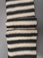 Tissu en crochet noir et blanc en gros, motif chevron rayé horizontal épais pour vêtements et articles d'ameublement