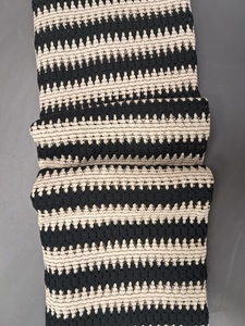 Tissu en crochet noir et blanc en gros, motif chevron rayé horizontal épais pour vêtements et articles d'ameublement - Product Image 5