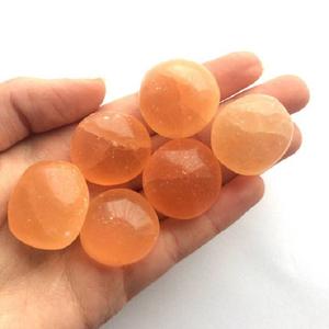 Vente en gros de cristaux polis de 20-30 mm, pierres de guérison, chrysoprase verte, forme libre, boule et globe sculptés, en vente - Product Image 5