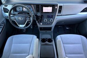 Si-en-na LE 2020 d'occasion propre - Product Image 4