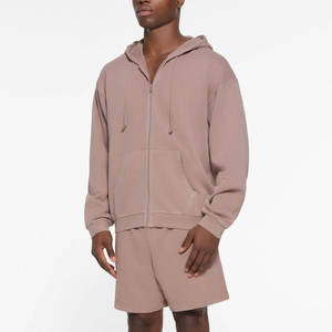 Conjunto de Sudadera con Capucha y Pantalones Cortos de Punto Transpirable para Hombre - Conjunto de Dos Piezas Moderno y Cómodo para Entrenamientos de Verano y Aventuras al Aire Libre - Product Image 4
