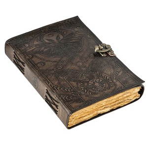 Diario de Cuero Vintage con Grabado de Mariposas y Polillas Luna, Hecho a Mano con Papel de Borde Rústico – Cuaderno de Bocetos y Diario de Naturaleza, Regalo - Product Image 3