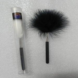 Brosse professionnelle en plumes de marabout pour la détection d'empreintes digitales latentes sur les scènes de crime et pour les enquêtes légales - Product Image 1