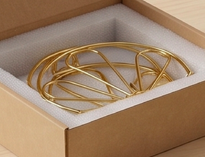 Porte-serviettes élégant en métal avec base en bois Support de mouchoirs de table moderne pour salle à manger, cuisine et décoration intérieure en or et noir - Product Image 6