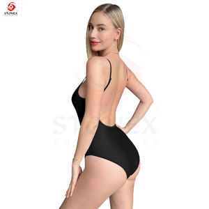 Traje de baño elegante de una pieza para mujer, color negro, con tirantes ajustables y diseño ajustado que realza la figura - Product Image 4