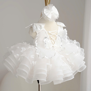 Vestido de fiesta de tul con mariposas 3D para niñas, con alas grandes en la espalda y corpiño ajustable con cordones. - Product Image 4