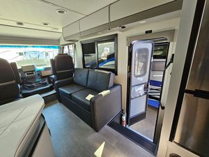 รถบ้าน Coachmen Euro 25EU คุณภาพสูง รถใหม่มาถึงแล้ว สภาพดี สะอาด พร้อมขาย - Product Image 4