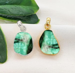 Gold Plated Raw Dyed <b>Emerald</b> Gemstone <b>Pendant</b> Charm for Making Necklace Jewelry Wholesale - Product Image 1