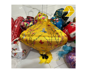 Linterna Artística Vietnamita de Satén en Tonos Amarillos, Forma de OVNI, Linterna de Seda con Diseño de Flores y Pájaros, Lámparas Colgantes Impermeables Decorativas 2026 - Product Image 1