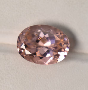 Piedra Preciosa Suelta de Morganita Color Durazno, Corte Ovalado, Excelente Calidad, para Anillos y Joyería, 16X12 mm, 11.50 Quilates - Product Image 2