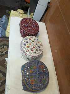 หมวกปักลายมือทำแบบซินธี หมวกพื้นเมืองปากีสถาน หมวกวัฒนธรรมชาติซินธี หมวกสวดมนต์มุสลิมทำมือ - Product Image 5