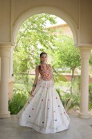 Chaniya Choli en coton pur brodé et entièrement cousu de qualité supérieure pour Navratri, provenant d'un exportateur et fournisseur indien
