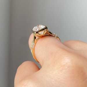 Anillo de Oro con Diamante Cultivado en Laboratorio de 3.03CT, Corte Cojín, Oro Sólido de 18K, Regalo Romántico para Novia, Amuletos de Boda - Product Image 2