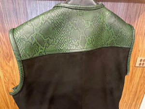 Chaleco de cuero repujado para motocicleta de alta resistencia, cuero de calidad de exportación con diseño personalizado y chaleco premium para todos los motociclistas. - Product Image 3