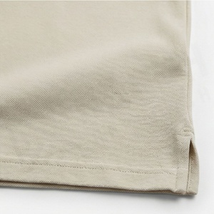 Vente en gros de polos pour hommes sur mesure avec logo imprimé, nouveau design, couleur unie, tissu tricoté, fabriqué au Pakistan - Product Image 5