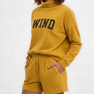 Ensemble short et haut à col montant pour femme, hiver, streetwear uni, polyester/coton, décontracté, tricot doux, imperméable, personnalisable - Product Image 1