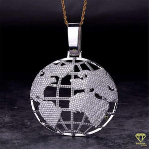 Pendentif Streetwear World avec diamant cultivé en laboratoire et argent 925, design de collier personnalisé - Product Image 2