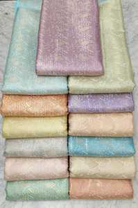 Tela de Seda Brocada en Tonos Pastel con Diseño Floral Dorado, Tejido Jacquard, Muy Ligera, 100GSM, para Saris, Vestidos y Ropa Étnica - Product Image 2