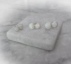 ต่างหูโอปอลสีขาว ต่างหูเงินแท้ประดับโอปอล ต่างหูโอปอลไฟ โอปอลประจำเดือนตุลาคม เครื่องประดับอัญมณี ของขวัญสุดหรูสำหรับเธอ - Product Image 3