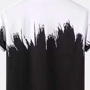 เสื้อยืดแขนสั้นลำลองผู้ชาย ลายเพ้นท์มือสีดำขาว คอกลม ทรงปกติ ผ้าถัก - Product Image 3