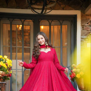 Ensemble Anarkali de luxe rouge en Georgette à manches longues avec broderies florales et pantalon Palazzo assorti - Product Image 1