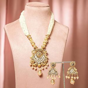 Parure de bijoux ethniques indiens en alliage de zinc plaqué or avec zircon, motif floral serti, pour femme, idéale pour mariage et soirée - Product Image 1