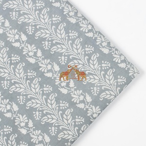 Tela Kashish de Algodón Suave con Estampado Floral, Diseño Floral Ideal para Ropa Infantil, Confección de Vestidos y Proyectos de Manualidades - Product Image 4