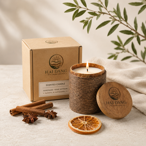 Bougie parfumée artisanale en cire de soja dans un support en bois, parfum boisé, aromathérapie, décoration d'intérieur, forme cylindrique, style minimaliste - Product Image 3