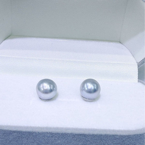 ต่างหูเงินแท้ทรงกลม 8-9 มม. ประดับมุกอะโกย่าแท้จากน้ำทะเล รุ่นใหม่ 25 ชิ้น พร้อมกล่องสำหรับผู้หญิง ดีไซน์หรูหรา - Product Image 1