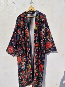 Kimono largo de terciopelo rosa OFMD con estampado de pájaros y borlas, bata de algodón y terciopelo original OFMD - Product Image 2