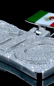 Colgante Personalizado Iced Out en Plata 925 con Baño de Rodio y Moissanita, Diseño de Bandera, Joyería de Lujo Audaz - Product Image 6