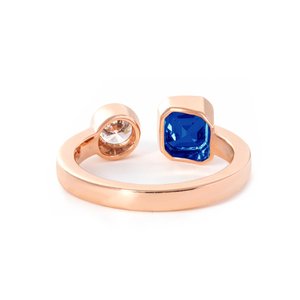 Anillo Minimalista con Zafiro Azul de 1 Quilate y Diamantes Blancos Certificados por IGI, Oro Rosa Sólido de 18k con Acabado Pulido, Regalo de Lujo Único - Product Image 4
