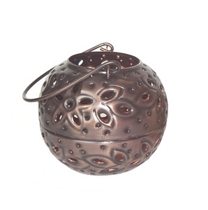 Farol de vela esférico de metal con acabado bronce antiguo, patrón perforado de copo de nieve y estrella, cuerpo esférico y asa de alambre arqueado - Product Image 6