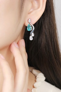 Boucles d'oreilles romantiques en diamant taille poire avec pierres latérales en saphir bleu, bijoux de mariage en argent pour femme - Product Image 2