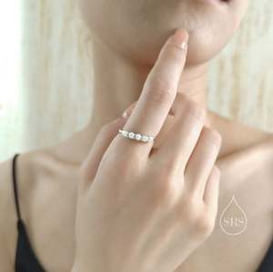 Anillo Infinito de Perlas de Agua Dulce Auténticas en Plata de Ley, Anillo de Perlas con Botón, Anillo de Eternidad de Perlas Reales, Talla Ajustable - Product Image 4